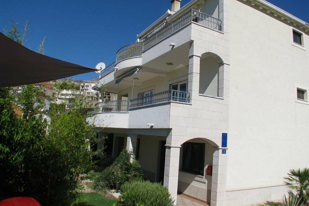 Apartments Miljak 오미스 외부 사진
